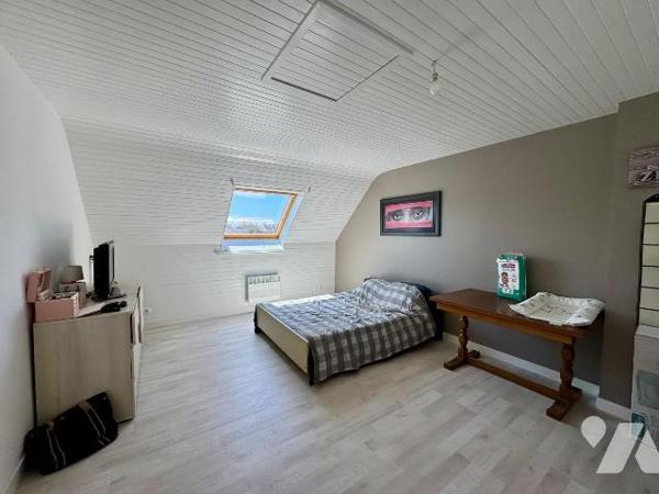  Située dans un quartier calme du bourg de LILIA. Belle traditionnelle familiale de 2005, posée...