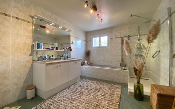 Maison à vendre    5 pièces •  Les Mathes