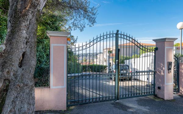 Appartement à vendre    4 pièces • 110 m2 Nice