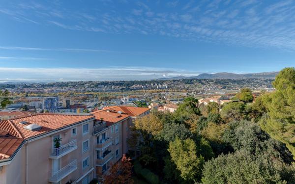 Appartement à vendre    4 pièces • 110 m2 Nice