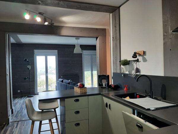 APPARTEMENT ENTIEREMENT RÉNOVÉ. 81 M² HABITABLE AVEC GARAGE ET CAVE