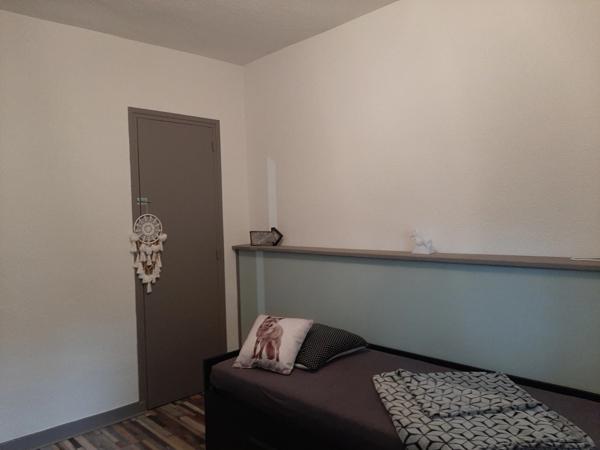 APPARTEMENT ENTIEREMENT RÉNOVÉ. 81 M² HABITABLE AVEC GARAGE ET CAVE