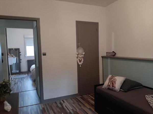 APPARTEMENT ENTIEREMENT RÉNOVÉ. 81 M² HABITABLE AVEC GARAGE ET CAVE