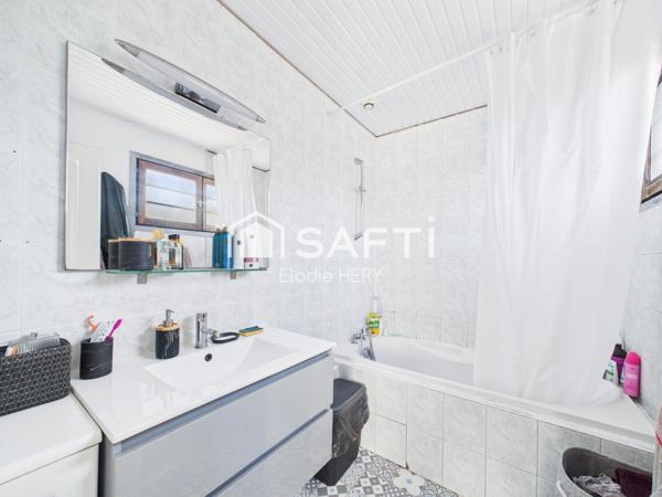 Le Taillan-Médoc – Maison familiale avec piscine, à deux pas des commodités et du Tram A