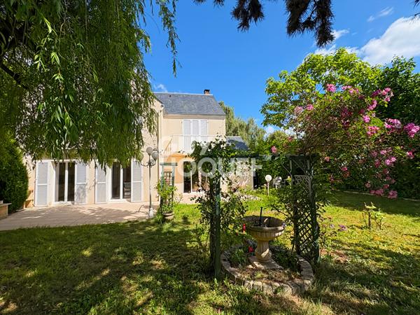 Maison spacieuse à vendre à Bussy Saint Georges - Référence T283