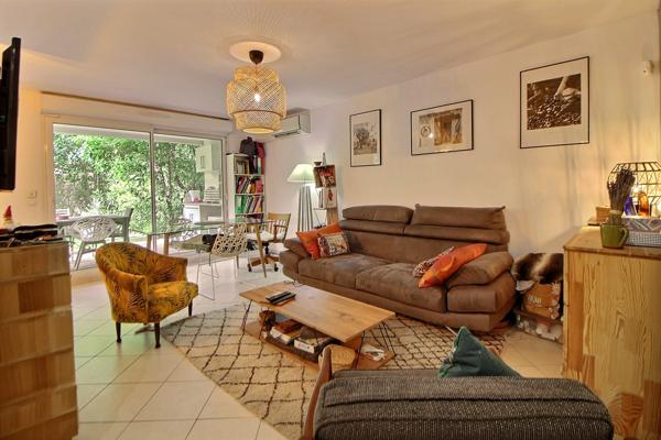 MARSEILLE 12ème. arrdt. Appartement type 2 avec terrasse, jardin et Garage.