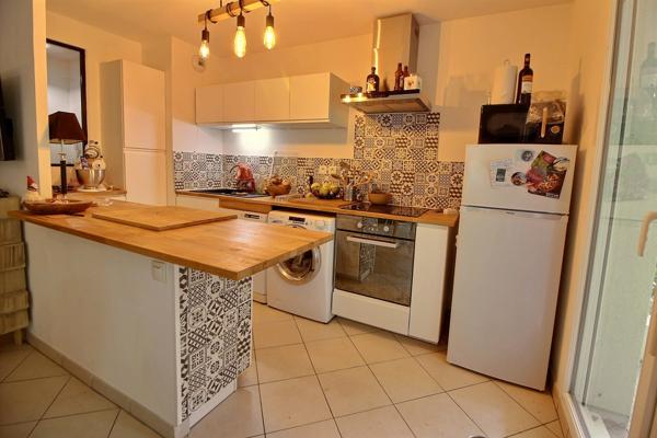 MARSEILLE 12ème. arrdt. Appartement type 2 avec terrasse, jardin et Garage.