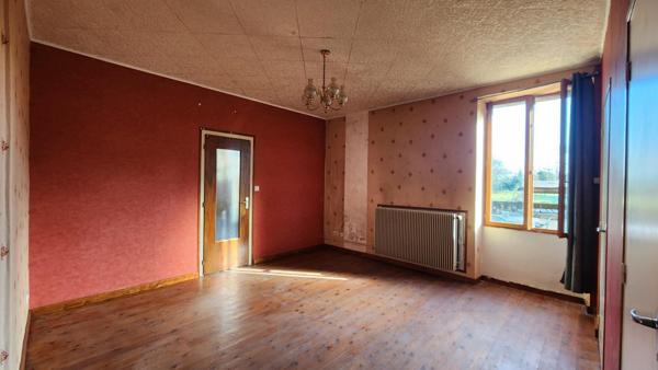 Appartement F3 situé au rez-de-Chaussée dans une maison