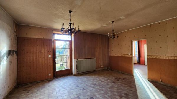 Appartement F3 situé au rez-de-Chaussée dans une maison