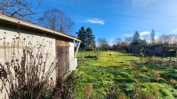 Appartement F3 situé au rez-de-Chaussée dans une maison