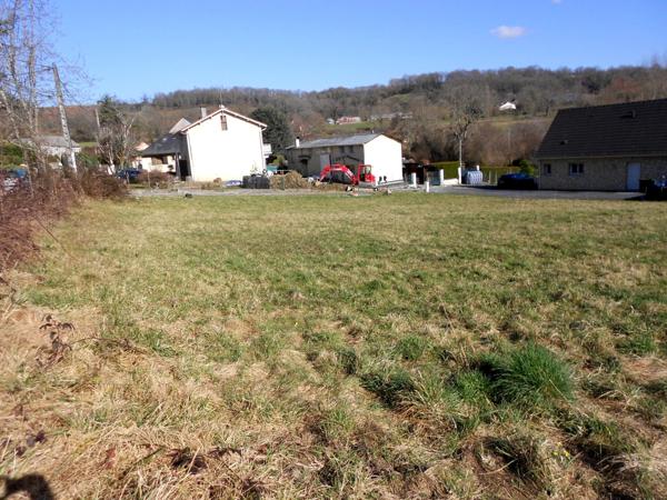 Terrain à vendre de 1 000,00 m² POUEYFERRE (65)