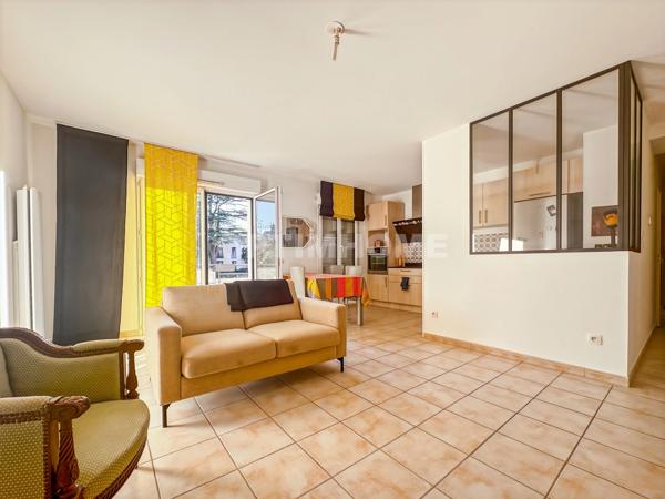 Appartement 3 pièces - LUMINOSITÉ - CALME - stationnement sécurisé en sous sol