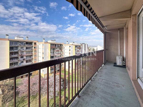 Appartement 4 Pièces 3 chambres exposé Ouest avec cave, balcon et parking - 69500 BRON