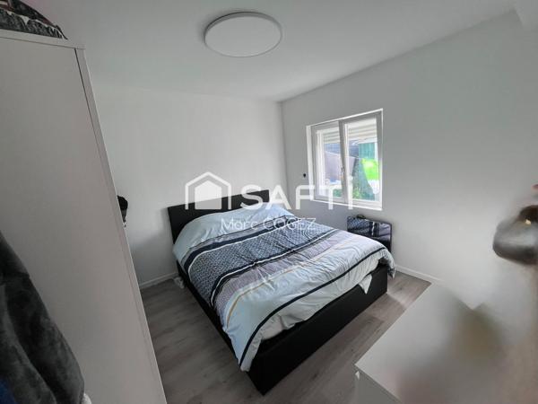 maison de plain pied avec jardin et stationnement privé. Aucun travaux à prévoir