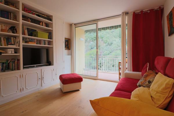 Cassis (13260) Lumineux et traversant, avec terrasses , en dernier étage