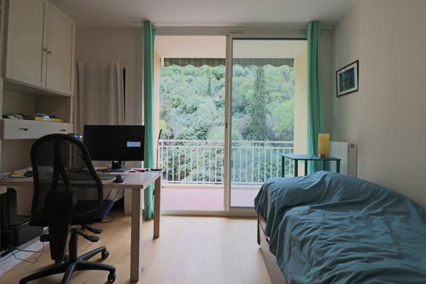 Cassis (13260) Lumineux et traversant, avec terrasses , en dernier étage