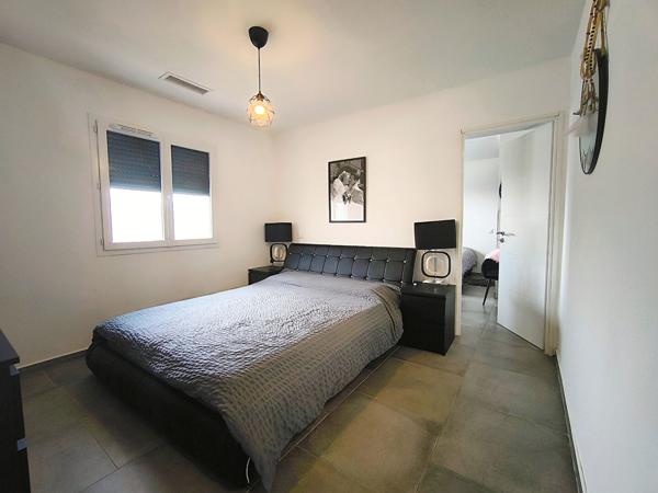 Maison RT2020 plain-pied 4 chambres, garage, piscine, jardin et pool house à 5 Mns de Carcassonne