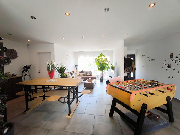 Maison RT2020 plain-pied 4 chambres, garage, piscine, jardin et pool house à 5 Mns de Carcassonne