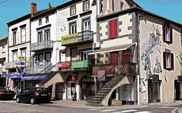 Immeuble à vendre    2 pièces • 200 m2 Aubière