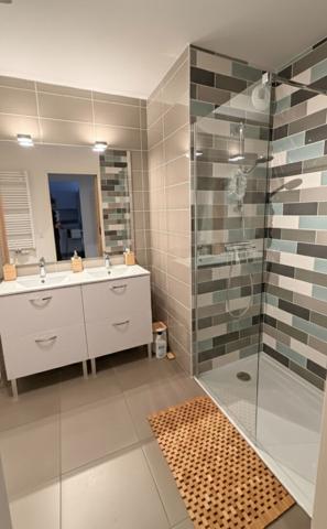 A VENDRE - Au coeur des Allées de Morlaàs au dernier étage d'une résidence de 2020 - Appartement Pau 3 pièces -71 m² - terrasse - parking