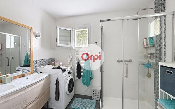 Maison à vendre    6 pièces •  Ambon