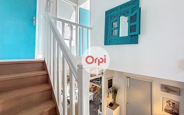 Maison à vendre    6 pièces •  Ambon