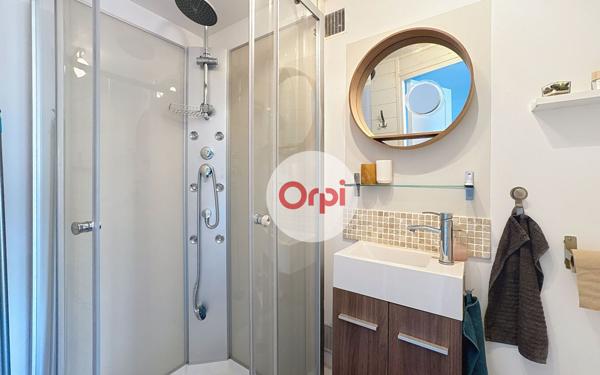 Maison à vendre    6 pièces •  Ambon