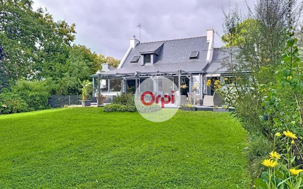 Maison à vendre    6 pièces •  Ambon