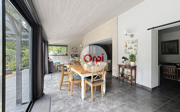 Maison à vendre    6 pièces •  Ambon