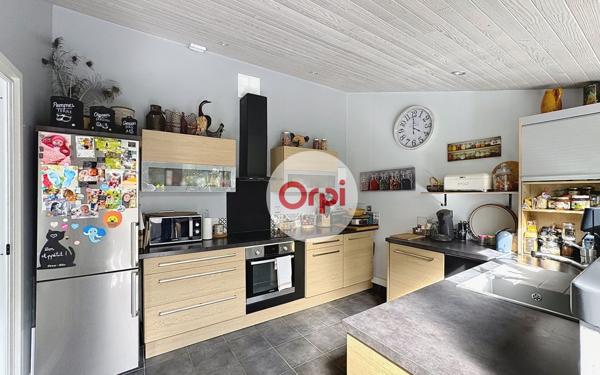 Maison à vendre    6 pièces •  Ambon