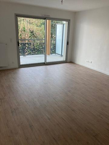 RUE MARTIN LUTHER KING T3 NON MEUBLE DISPONIBLE AU 11/06