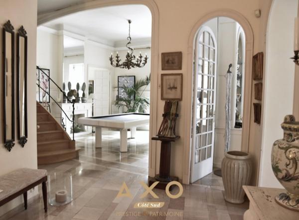 NÎMES - À DEUX PAS DU COEUR DE VILLE - APPARTEMENT HAUSSMANNIEN - 283 m² - T7 - GARAGE - ASCENSEUR -PRESTATIONS DE QUALITÉ - 987 000 