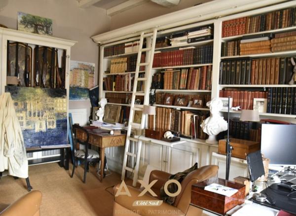 NÎMES - À DEUX PAS DU COEUR DE VILLE - APPARTEMENT HAUSSMANNIEN - 283 m² - T7 - GARAGE - ASCENSEUR -PRESTATIONS DE QUALITÉ - 987 000 