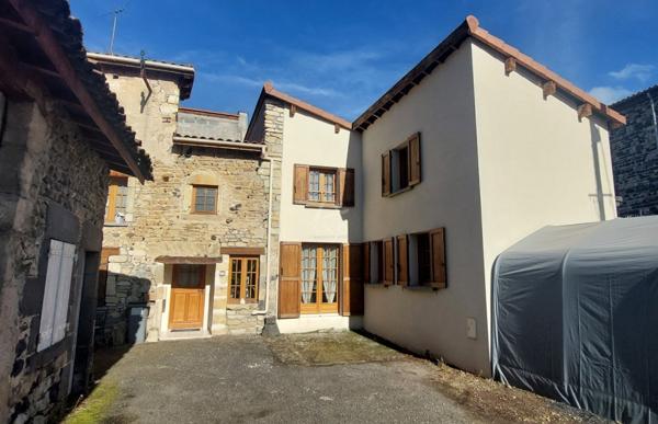 Maison de ville pleine de charme au coeur de Mezel