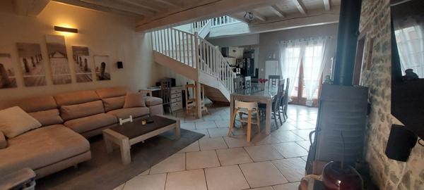 Maison de ville pleine de charme au coeur de Mezel