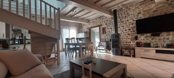 Maison de ville pleine de charme au coeur de Mezel