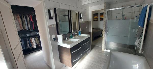 Maison de ville pleine de charme au coeur de Mezel