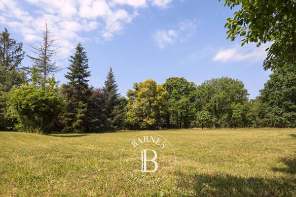 Écully, Terrain constructible  3 677 m² à vendre