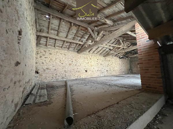 Grange à rénover avec dépendances attenantes sur terrain de 117m².