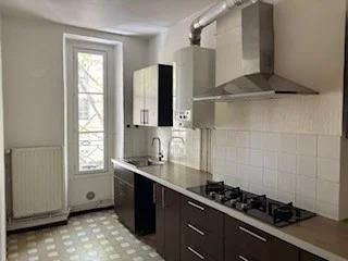 APPARTEMENT T4 A LOUER - LYON 7EME ARRONDISSEMENT Stalingrad 84.79 m 2 1 215 € charges comprises par mois
