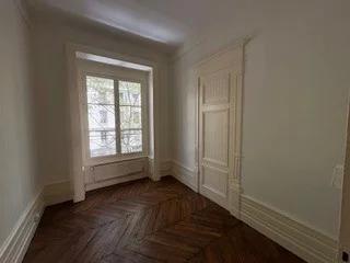 APPARTEMENT T4 A LOUER - LYON 7EME ARRONDISSEMENT Stalingrad 84.79 m 2 1 215 € charges comprises par mois