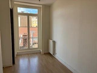 APPARTEMENT T4 A LOUER - LYON 7EME ARRONDISSEMENT Stalingrad 84.79 m 2 1 215 € charges comprises par mois