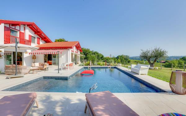 Maison à vendre    7 pièces • 185 m2 Espelette