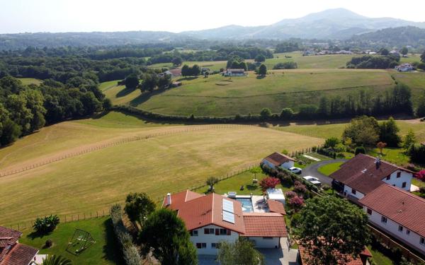 Maison à vendre    7 pièces • 185 m2 Espelette