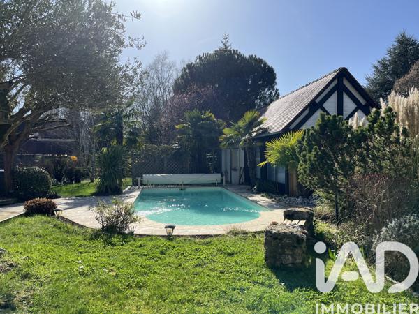 Maison à vendre 9 pièces 201 m² Saint-Denis-en-Val