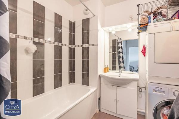 Appartement à louer 2 pièces 49.39m² Condé-sur-l'Escaut (59163)