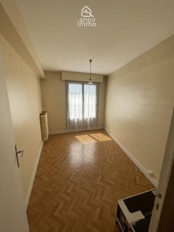 Appartement
                                                                                                                                                                                                                                                                                                                        4 pièce(s)                                                                                                                                                                                                          3 chambre(s)                                                                                                                                                                                                          82  m²