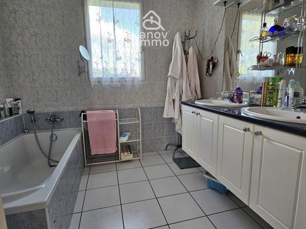 Maison
                                                                                                                                                                                                                                                                                                                        4 pièce(s)                                                                                                                                                                                                          3 chambre(s)                                                                                                                                                                                                          143  m²