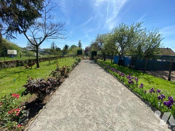 Vente en viager occupé, d'une maison d'habitation  comprenant : 
Au rez-de-chaussée : entrée, ...