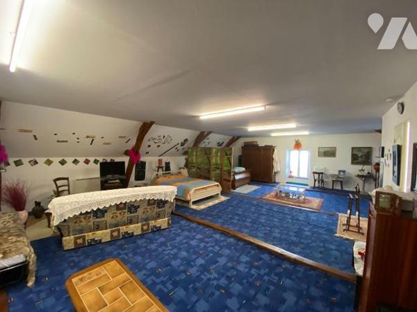 Vente en viager occupé, d'une maison d'habitation  comprenant : 
Au rez-de-chaussée : entrée, ...